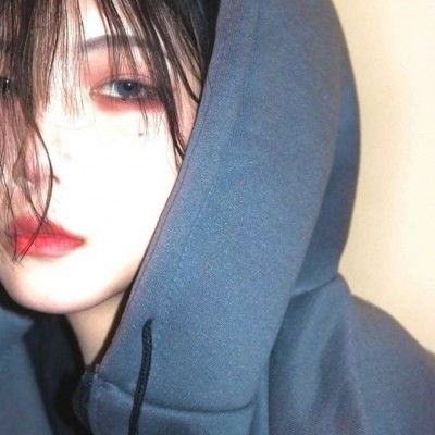  睡前发朋友圈的伤感句子,心痛无奈,看完想哭