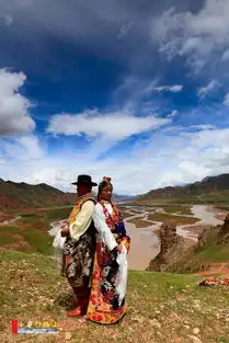  悬崖上的佛光玉树囊谦