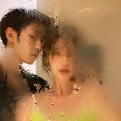  热恋期别再搂搂抱抱举高高了,这3动作让她非你不嫁